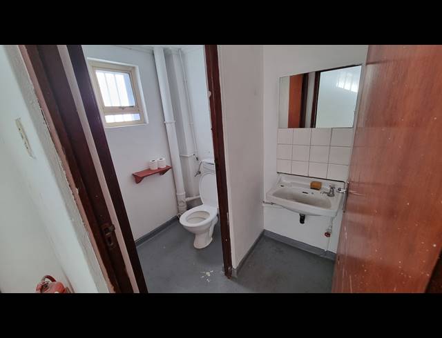 250M² BUILDING TO LET IN WOODSTOCK